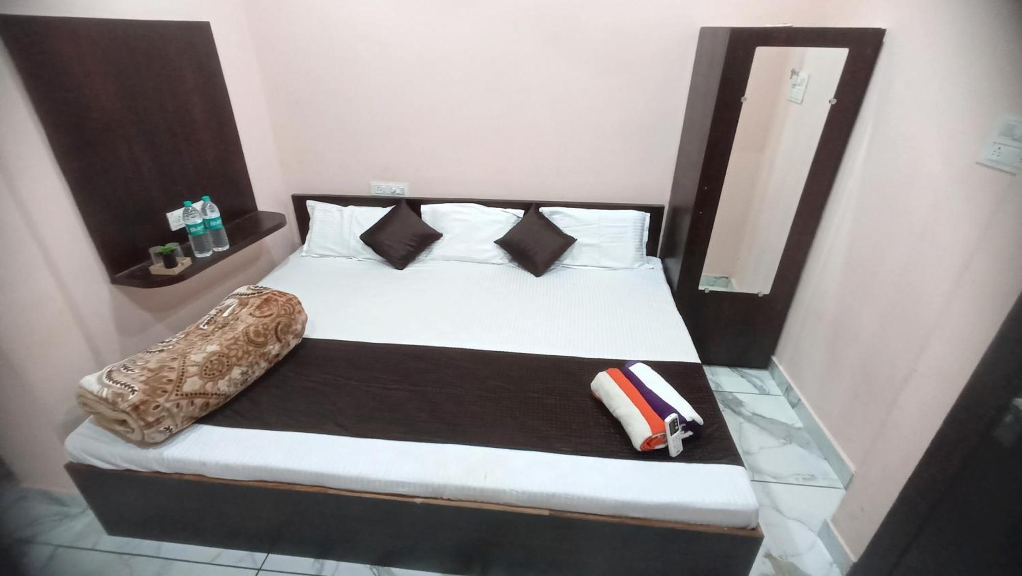 Hotel Shree Krishna Palace Удджайн Екстер'єр фото