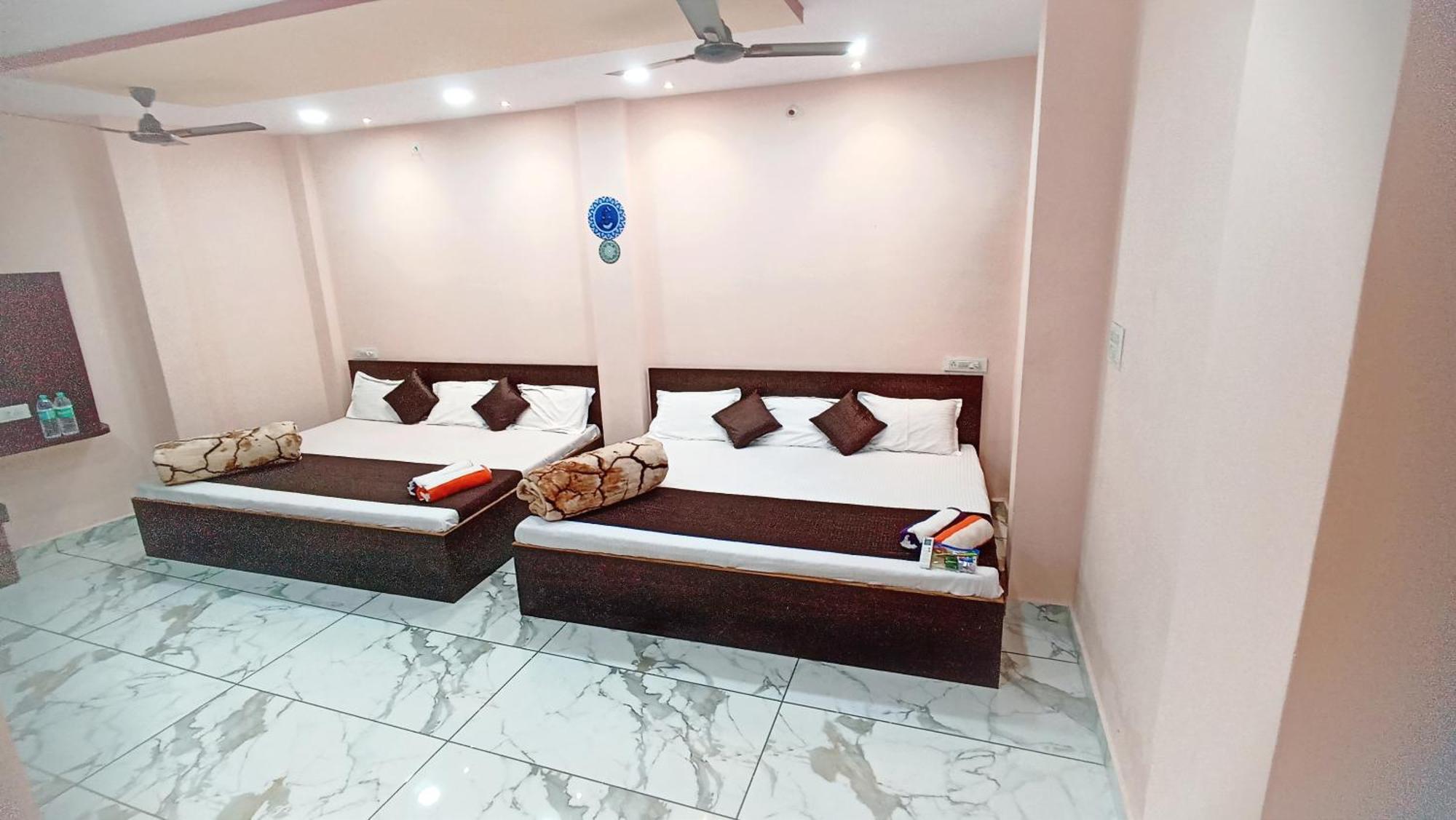 Hotel Shree Krishna Palace Удджайн Екстер'єр фото