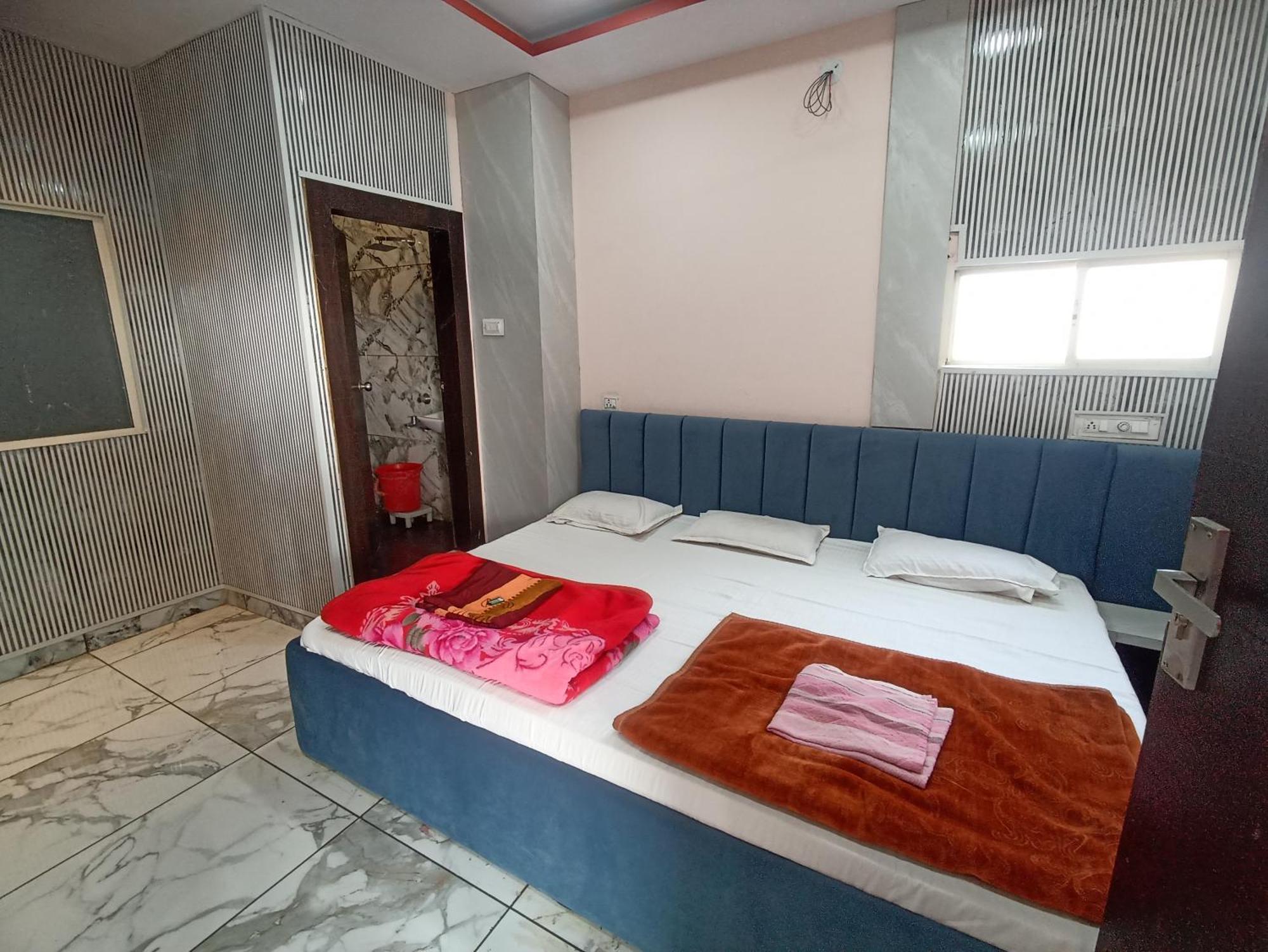 Hotel Shree Krishna Palace Удджайн Екстер'єр фото