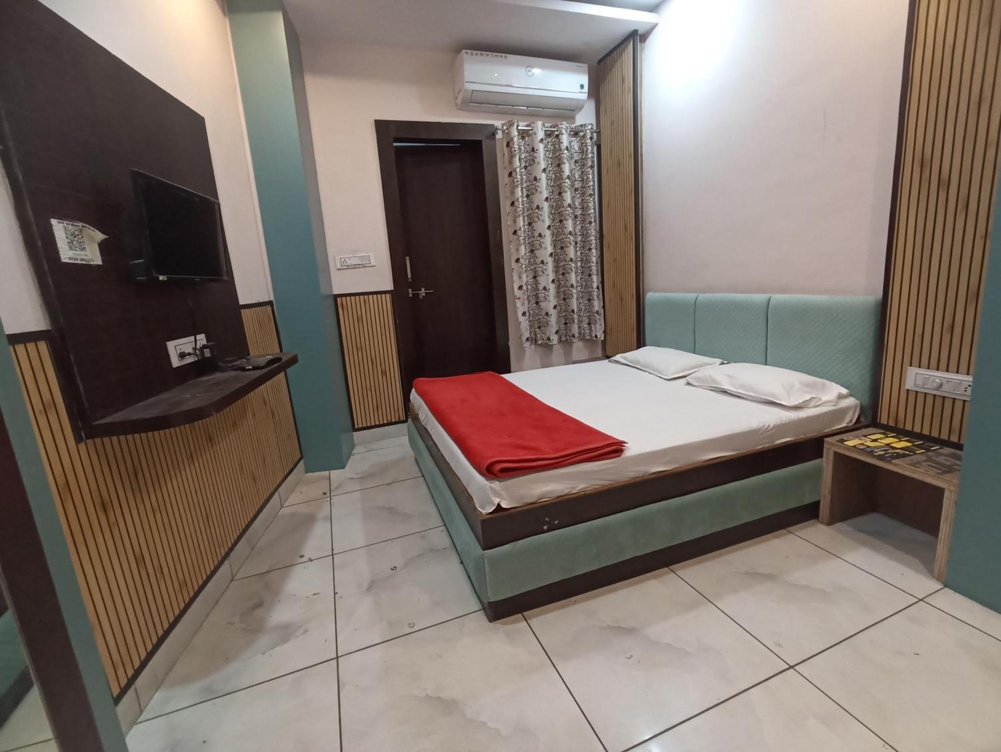 Hotel Shree Krishna Palace Удджайн Екстер'єр фото