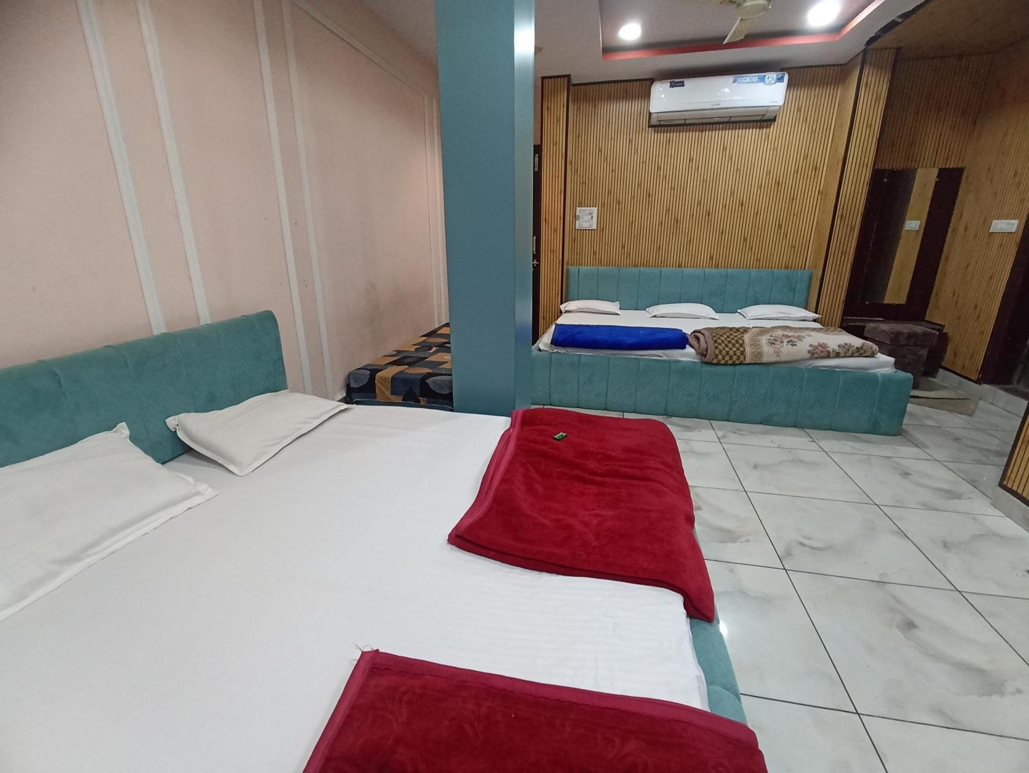 Hotel Shree Krishna Palace Удджайн Екстер'єр фото
